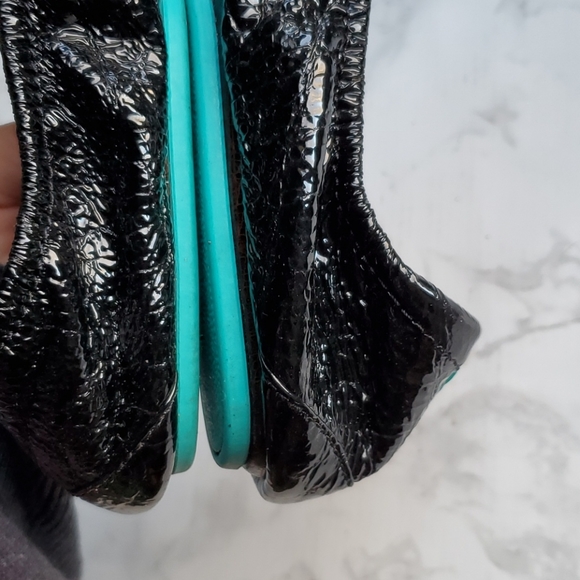 Tieks obsidian black croc patent leather ballet flats with box and flower - Picture 16 of 17